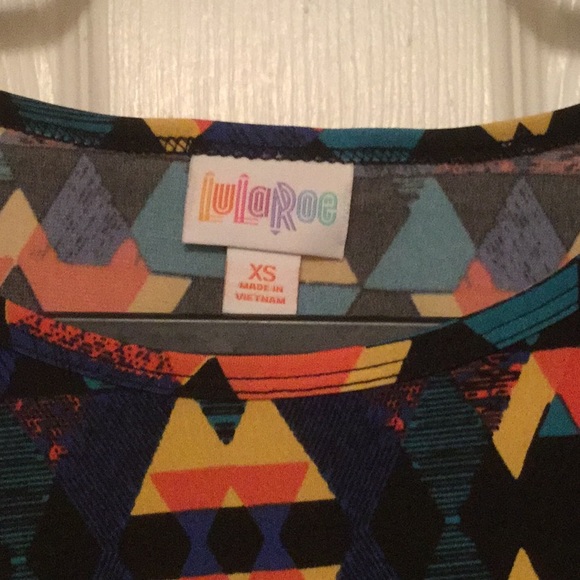 NWT LuLaRoe Irma Shirt 💚 4/$20 - Picture 2 of 3